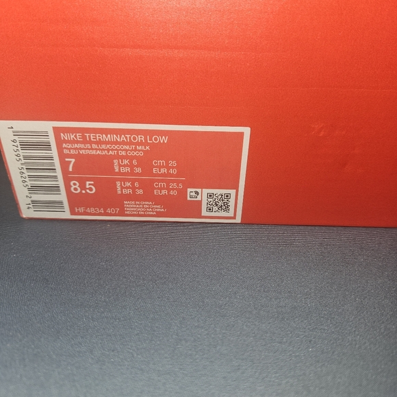 Nike - Picture 2 of 7